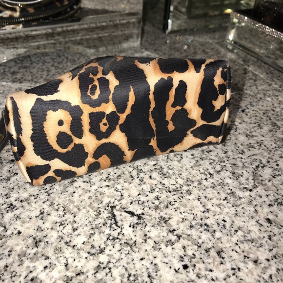 💕Victoria’s Secret Small Cosmetic Pouch💕 - Picture 4 of 5